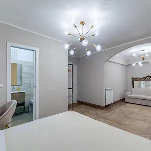 https://vogue-suites.it-romehotels.com